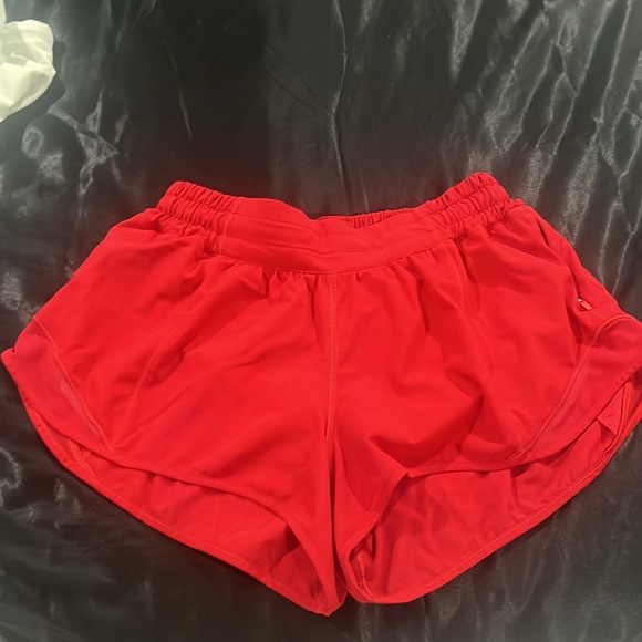lululemon low raise 2.5 hottt hot shorts size 6 - Picture 7 of 7